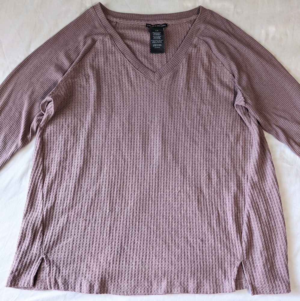 Chelsea and Theodore V neck Sweater Top Women's Large Mauve Color